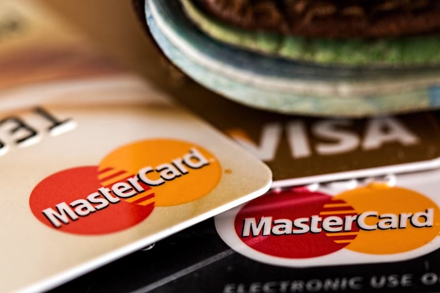 Cinkelt lapokkal játszott a MasterCard? – Óriás bírságot kapott a Bizottságtól a kártyatársaság